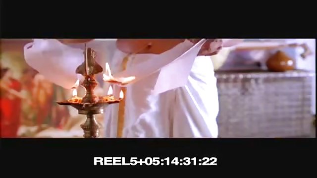 યુવાન રાંડ લીધો બોલ તેના જૂની સમયનો પોર્ન કપડાં અને શરૂ કરવા માટે ડાન્સ ફૂંક નગ્ન